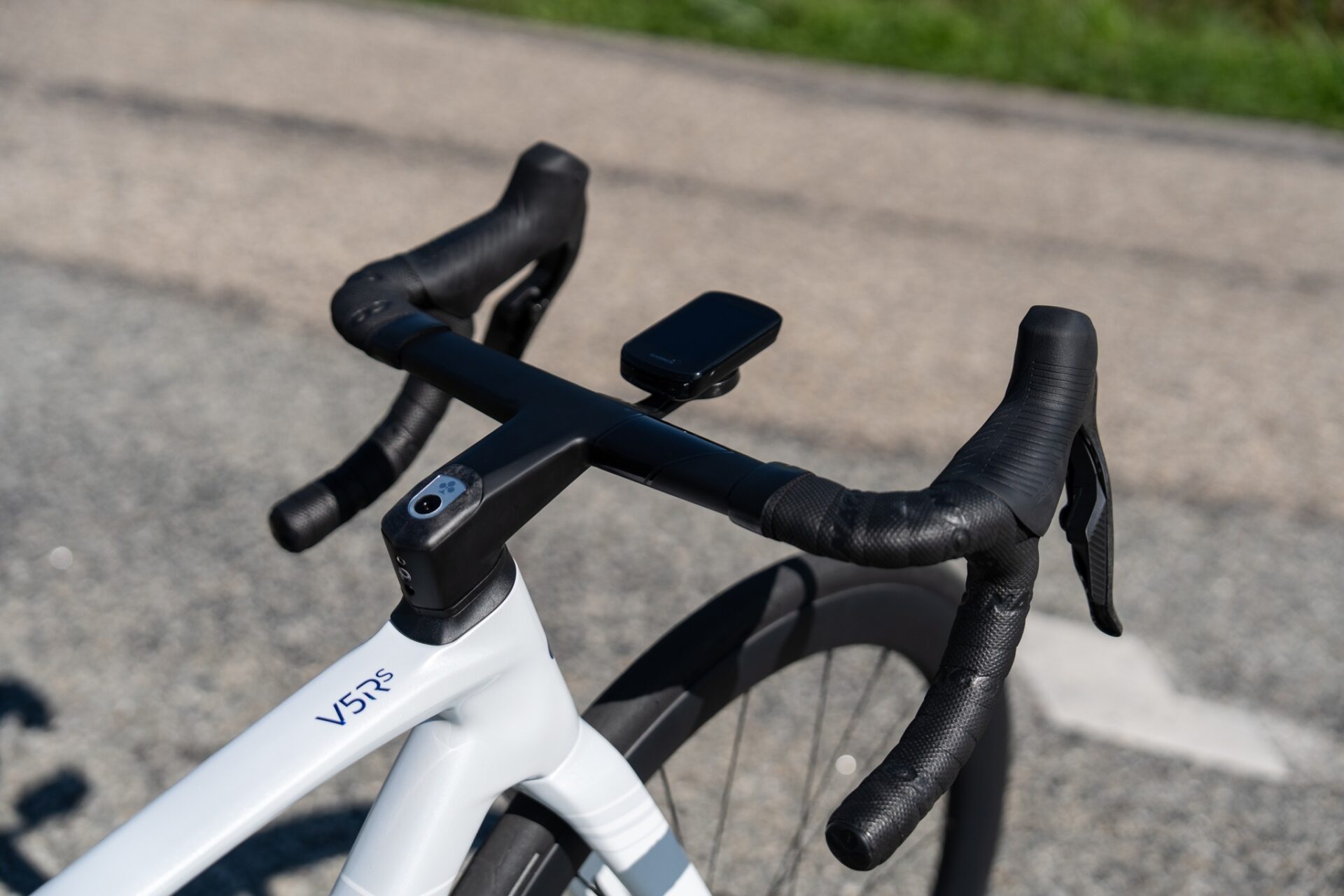 Image de couverture de l'artile Morpho-Logics : Largeur de cintre : le cyclisme est-il en train d'oublier l'humain ?
